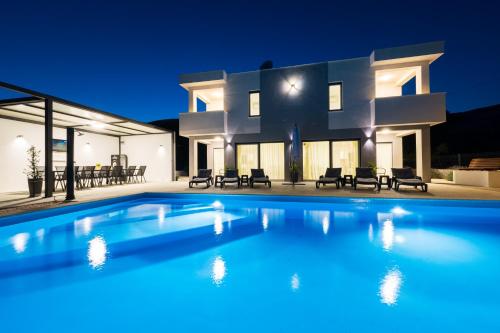 Villa Sky - Heating Pool - Accommodation - Kastel Novi