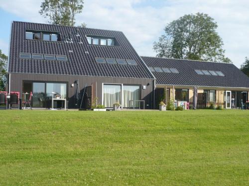  Elegant Holiday Home with Sauna in Langweer, Pension in Langweer bei Oudehaske