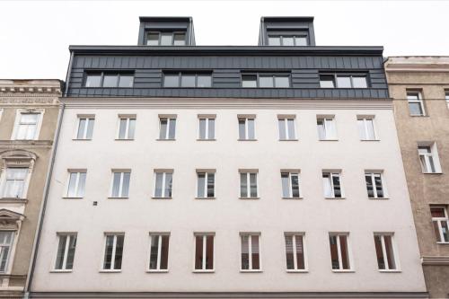 Charming Flat & Balcony near Central Station l BG5, Vienna