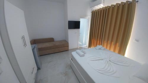 Deluxe Triple Room image 9
