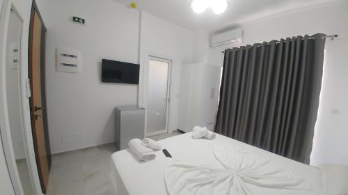 Deluxe Double Room image 6