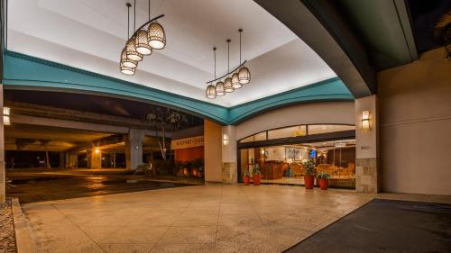 Airport Honolulu Hotel, Trademark Collection by Wyndham
