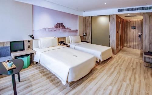 Atour Hotel Yuyang West Road