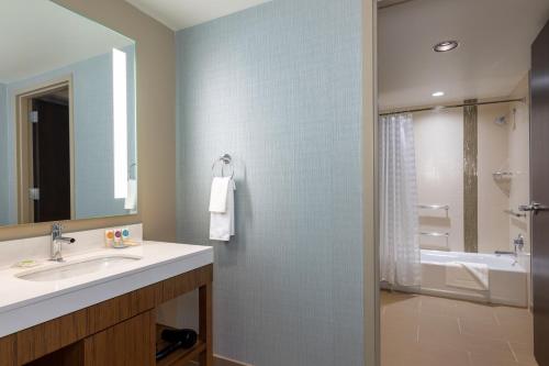 Hyatt Place Atlanta Centennial Park Room Type - Queen Room with Two Queen Beds - High Floor