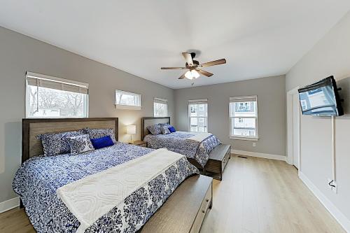 New Listing! Brand-New All-Suite Townhome townhouse - image 5