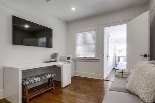Studio-Large Outdoor Space-15 minutes to Mission Bay