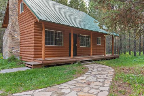 Spruce Fly by KABINO Fire Pit Satellite Big Yard Big Driveway WiFi Grill in Island Park, USA