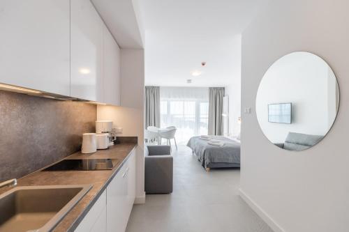 Aquamarina Prima Holiday Studios by the BEACH by Noclegi Renters - image 5
