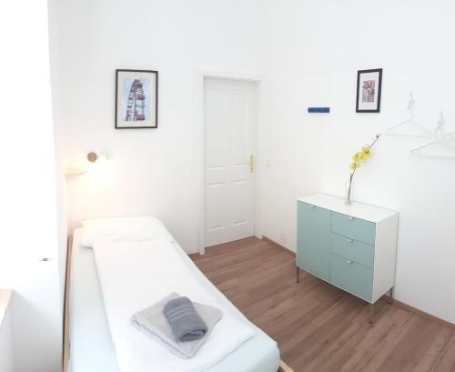 One-Bedroom Apartment image 7