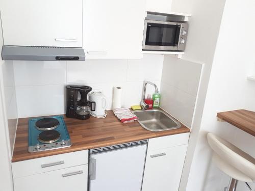 One-Bedroom Apartment image 6