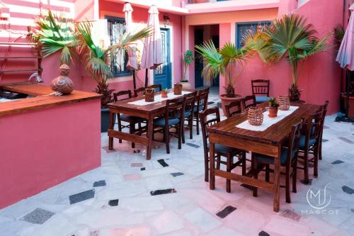Deluxe Double Room with Shower room in Mascot Garden Rooms