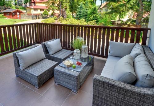 Terraza/balcón, Funkcjonalne i Stylowe Apartamenty Sun Seasons 24 w Karpaczu by Noclegi Renters in Karpacz