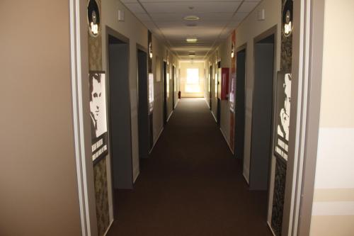 Jukebox Hotel - image 9