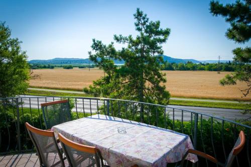 陽台/露台, Tulipán vendégház (Tulipan vendeghaz) in 塞克什白堡市中心