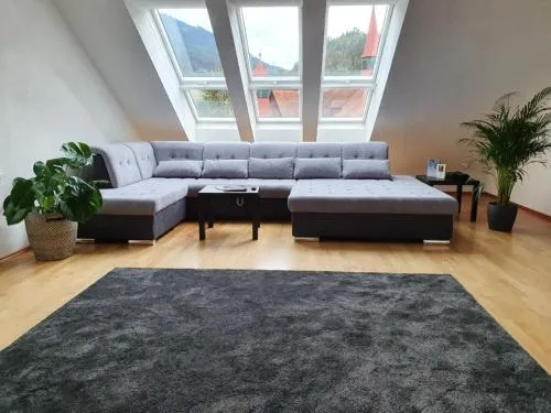 Dachgeschoss-Apartment in Landeck - 140m² in Landeck, Österreich