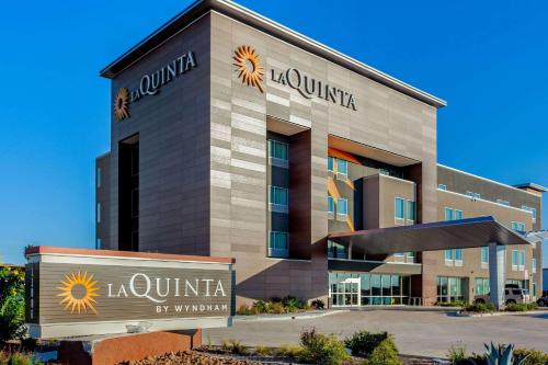 라 퀸타 인 & 스위트 바이 윈덤 샌안토니오 알라모 시티 - 숙소 외관