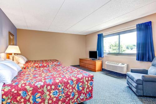 Super 8 by Wyndham Mahwah in Mahwah, USA