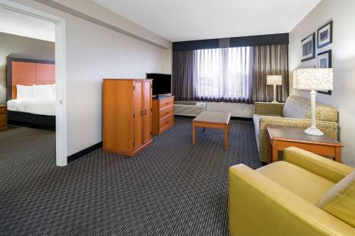 La Quinta Inn & Suites by Wyndham Buena Park