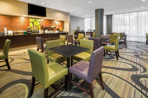 Ristorante, La Quinta Inn & Suites by Wyndham Buena Park in Buena Park