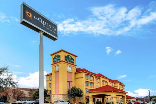 La Quinta Inn & Suites by Wyndham Dfw Airport West-Bedford