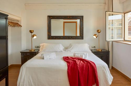 Penthouse Apartment with Square Views image 7