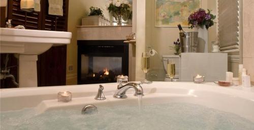 Bathroom, Harvey House Bed & Breakfast in Oak Park