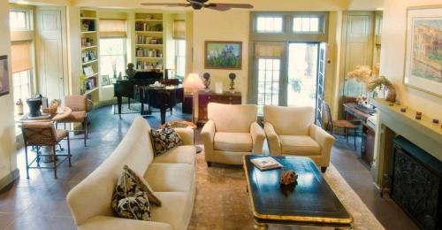 Facilities, Harvey House Bed & Breakfast in Oak Park