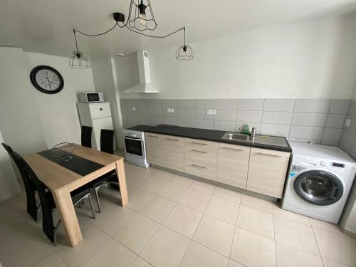 Konyha, Gîte la Belle Vallée maison indépendante 80m2 à 12 min du Puy du Fou (Gite la Belle Vallee maison independante 80m2 a 12 min du Puy du Fou) in Treize-Vents