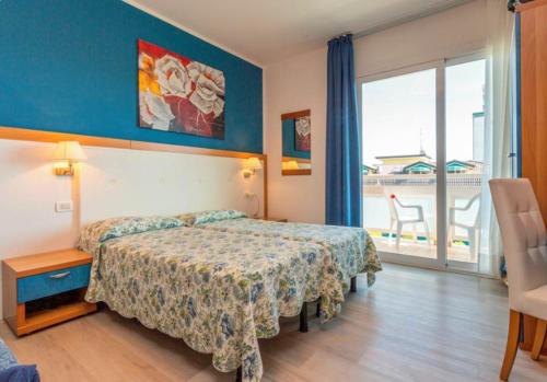 Triple Room with Balcony image 3