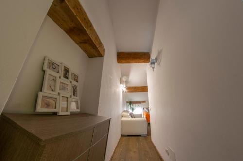 One-Bedroom Apartment Attic image 8