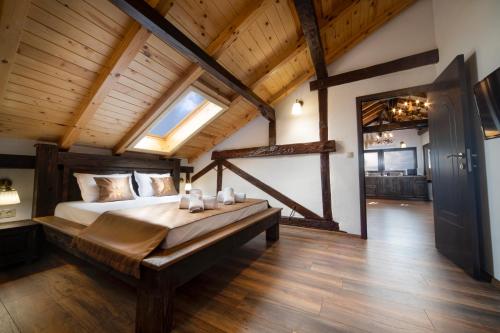 Hotel Antique - image 10
