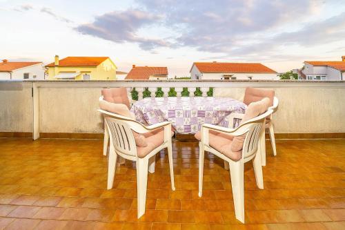 Apartments Jurina 2 - image 9