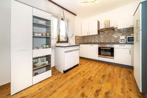 Apartments Jurina 2 - image 2