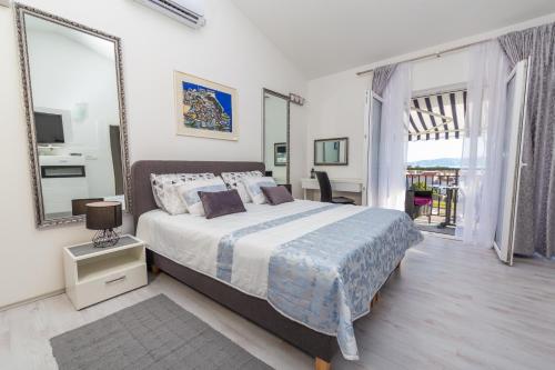 Beautiful sea view 6 luxury studio Danijela - image 2