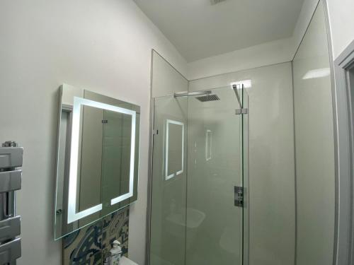 Avenham Apartments - image 2