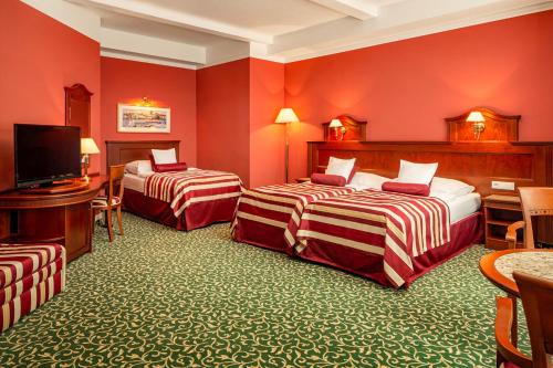 Superior Triple Room with Wellness and Fitness Access  image 2