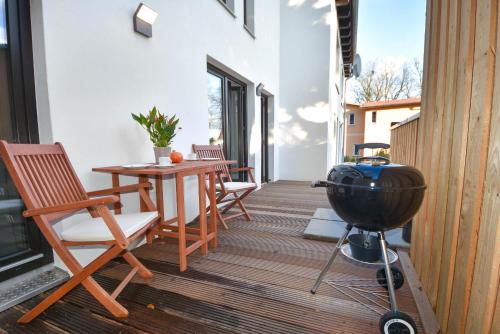 Sonnenlauf Wohnung West 266m von Dorfstraße entfernt