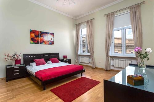 Peter the Great Apartments in Centre with View - image 4