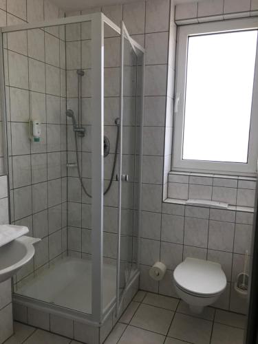 Baño, „Zum Raukler“, Hotel, Nähe der A2, Magdeburg / Hohe Börde („Zum Raukler“, Hotel, Nahe der A2, Magdeburg / Hohe Borde) in Braunschweig Centro Ciudad