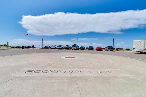 Rockaway Beachside Bungalow - image 4