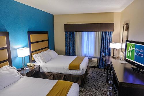 Queen Room with Two Queen Beds - Non-Smoking