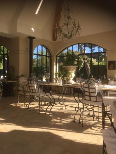 Pub/Lounge, Les Premices De La Foret in Chailly-en-Biere (Ile-de-France)