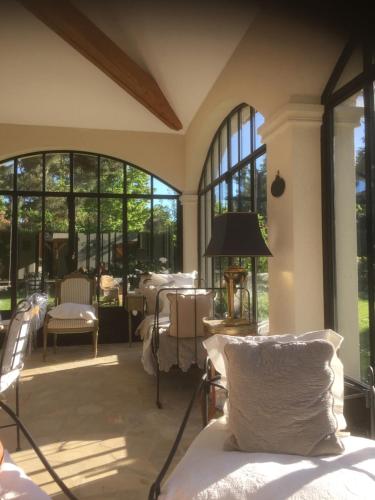 Pub/Lounge, Les Premices De La Foret in Chailly-en-Biere (Ile-de-France)