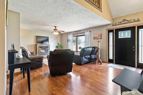Tranquil Family Home w/ Yard, 14 Mi to Springfield in 斯普林菲爾德市中心