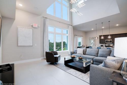 Stylish Condo near Disney w Hotel Amenities - 7740-52-205