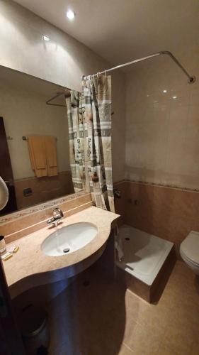 Twin Room with Balcony image 5