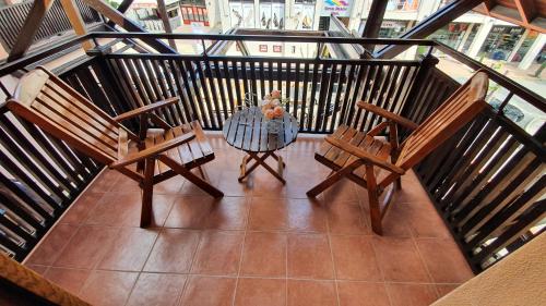 Double Room with Balcony image 5