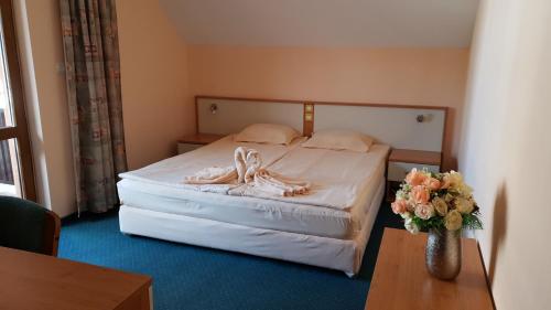Hotel Villa Bora – Sunny Beach, WY