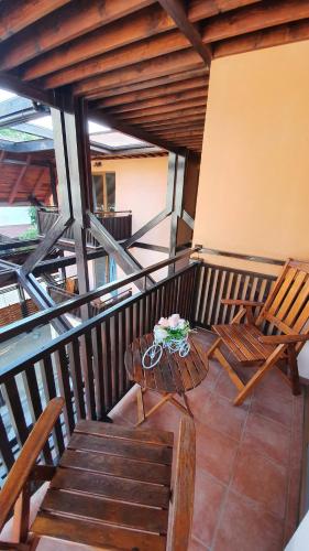 Triple Room with Balcony image 4