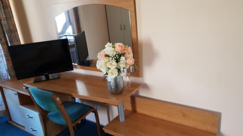 Triple Room with Balcony image 6